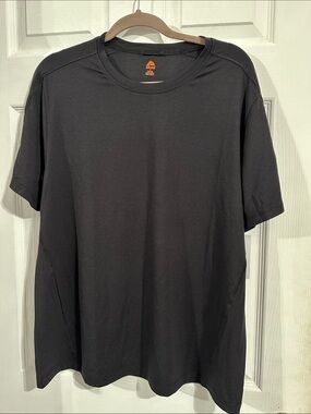 Men's Black Crew Neck Short-Sleeve Shirt
 Size L (42-44)